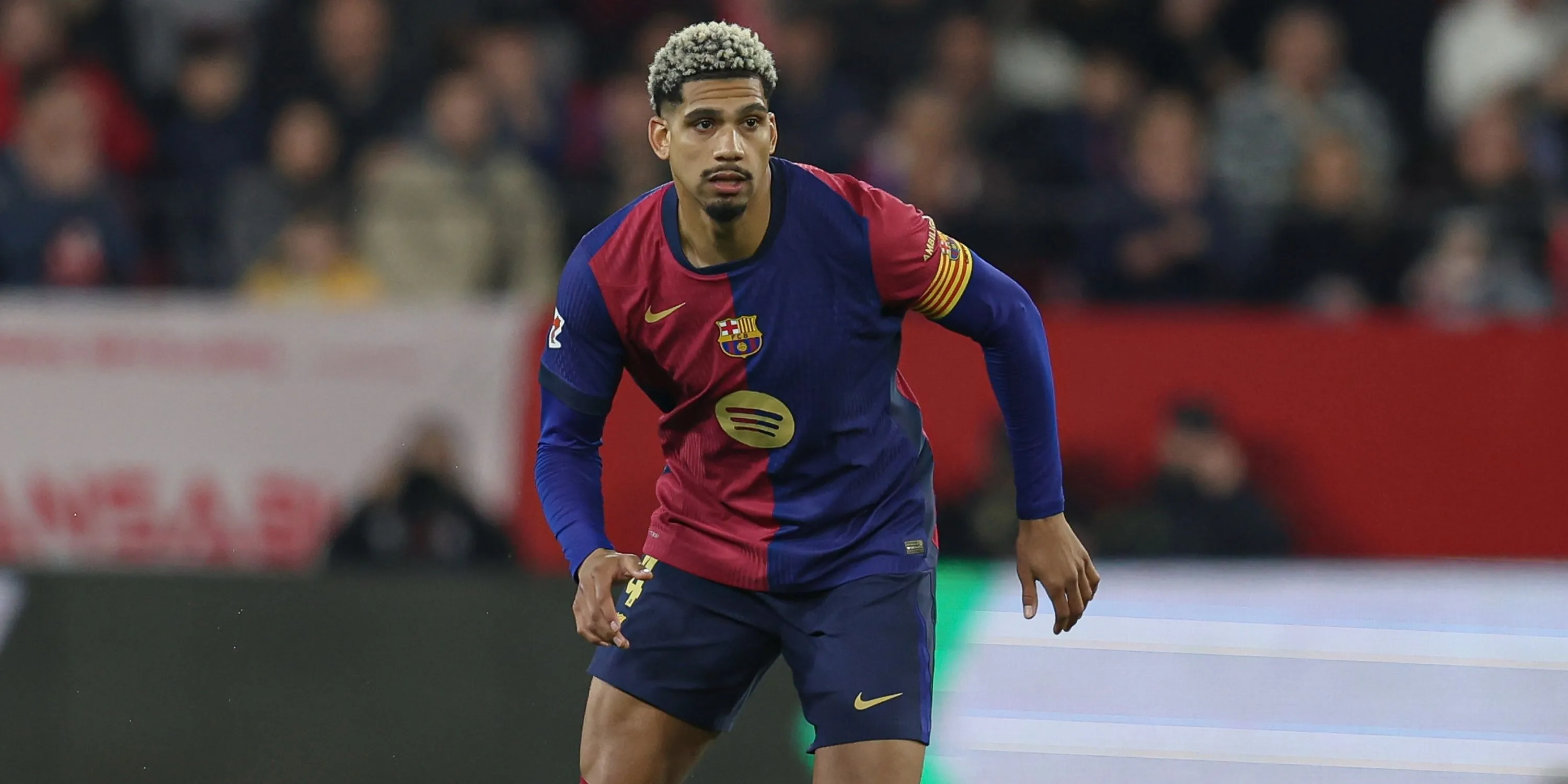 Trung vệ Ronald Araujo của Barcelona trong một trận đấu tại La Liga