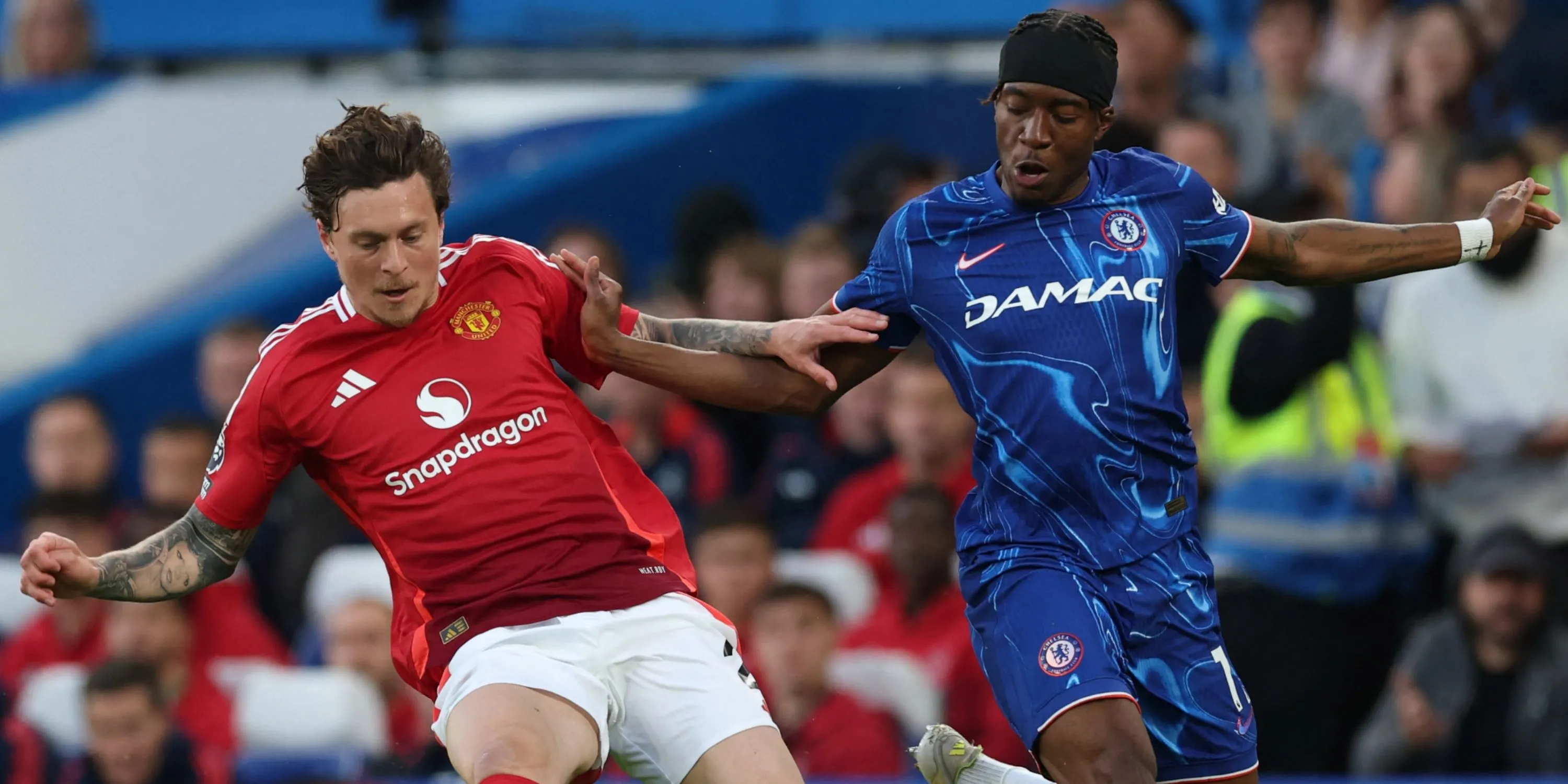 Trung vệ Victor Lindelof trong trận đấu của Manchester United