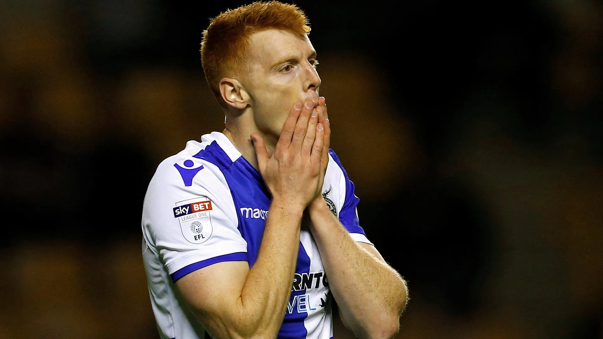 Cựu tiền đạo Bristol Rovers Rory Gaffney trong một trận đấu