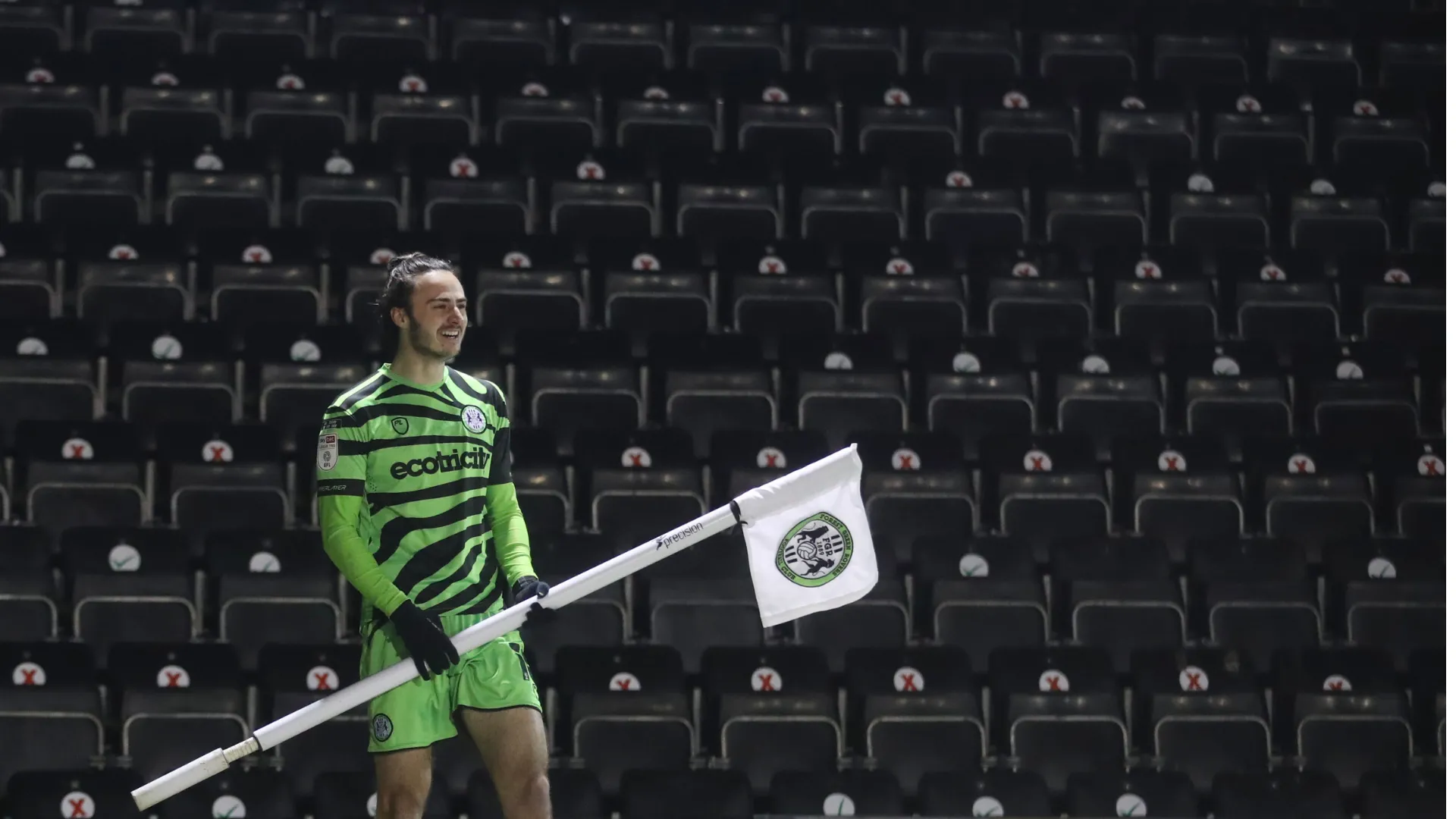 Hình ảnh đồ họa thông báo tiền đạo Aaron Collins chuyển nhượng từ Bolton sang MK Dons