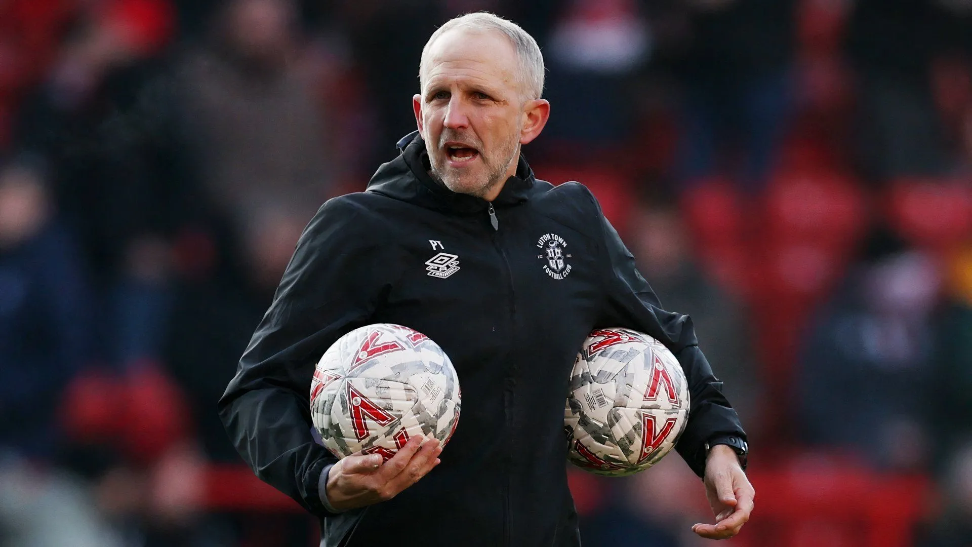 Hình ảnh Paul Trollope tại Luton, sắp tới có thể đóng góp kinh nghiệm cho Will Still ở Southampton