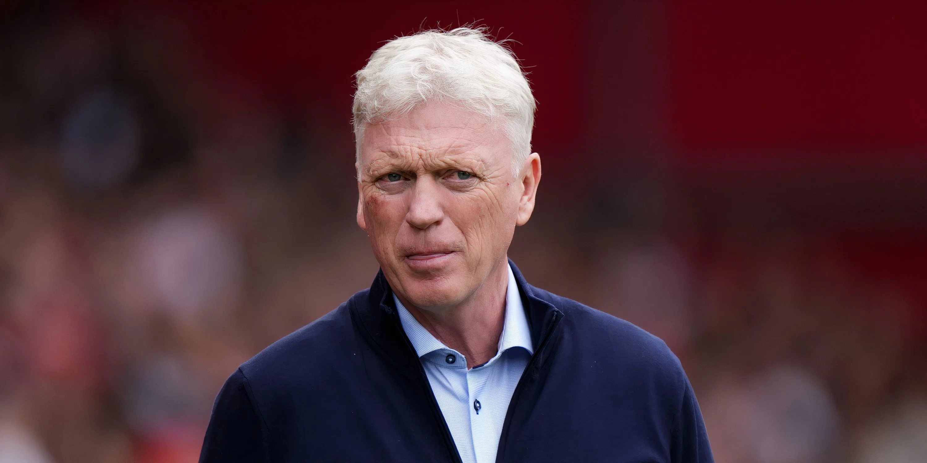 Huấn luyện viên David Moyes theo dõi trận đấu từ đường biên