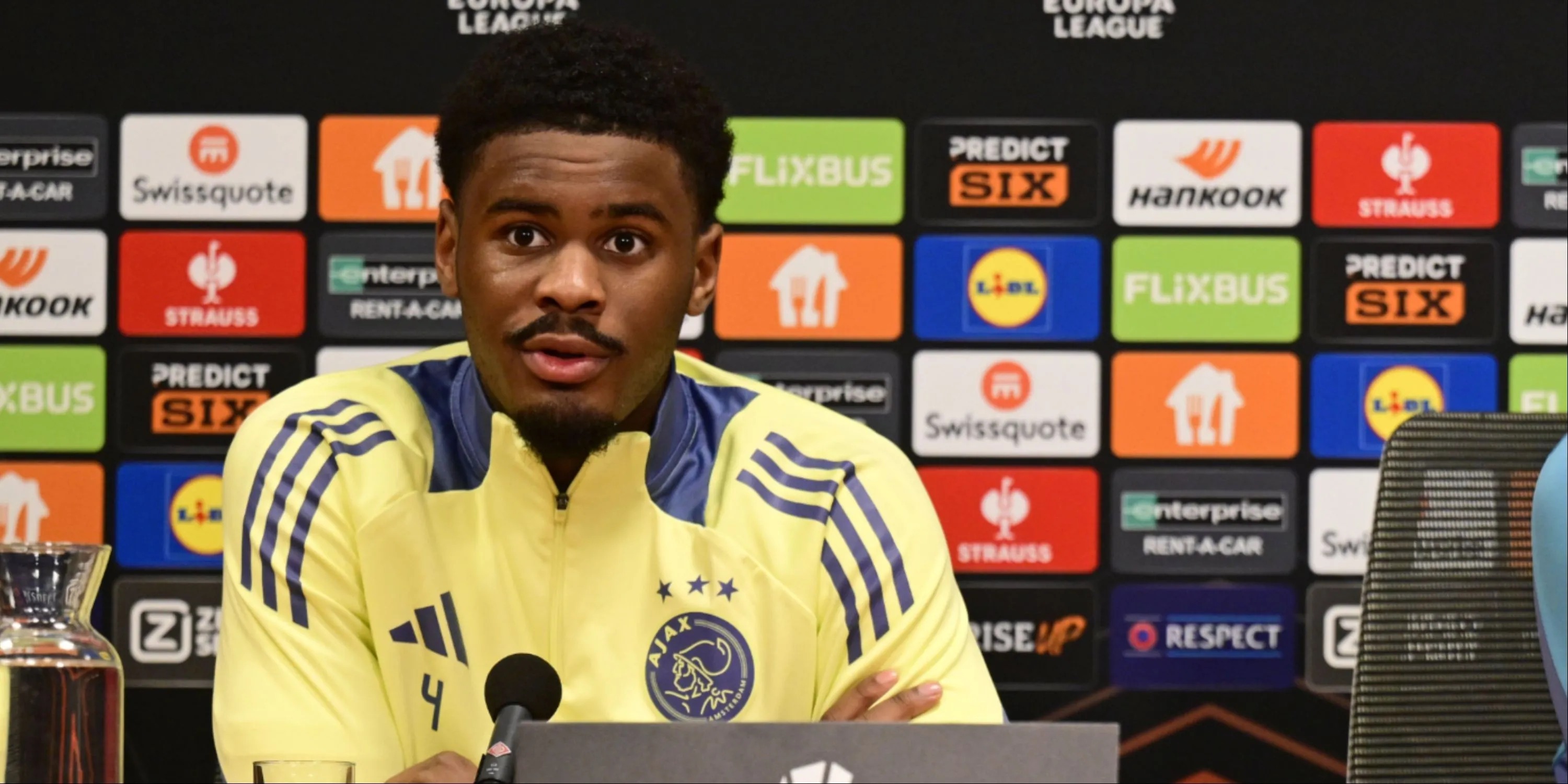 Jorrel Hato trong màu áo Ajax