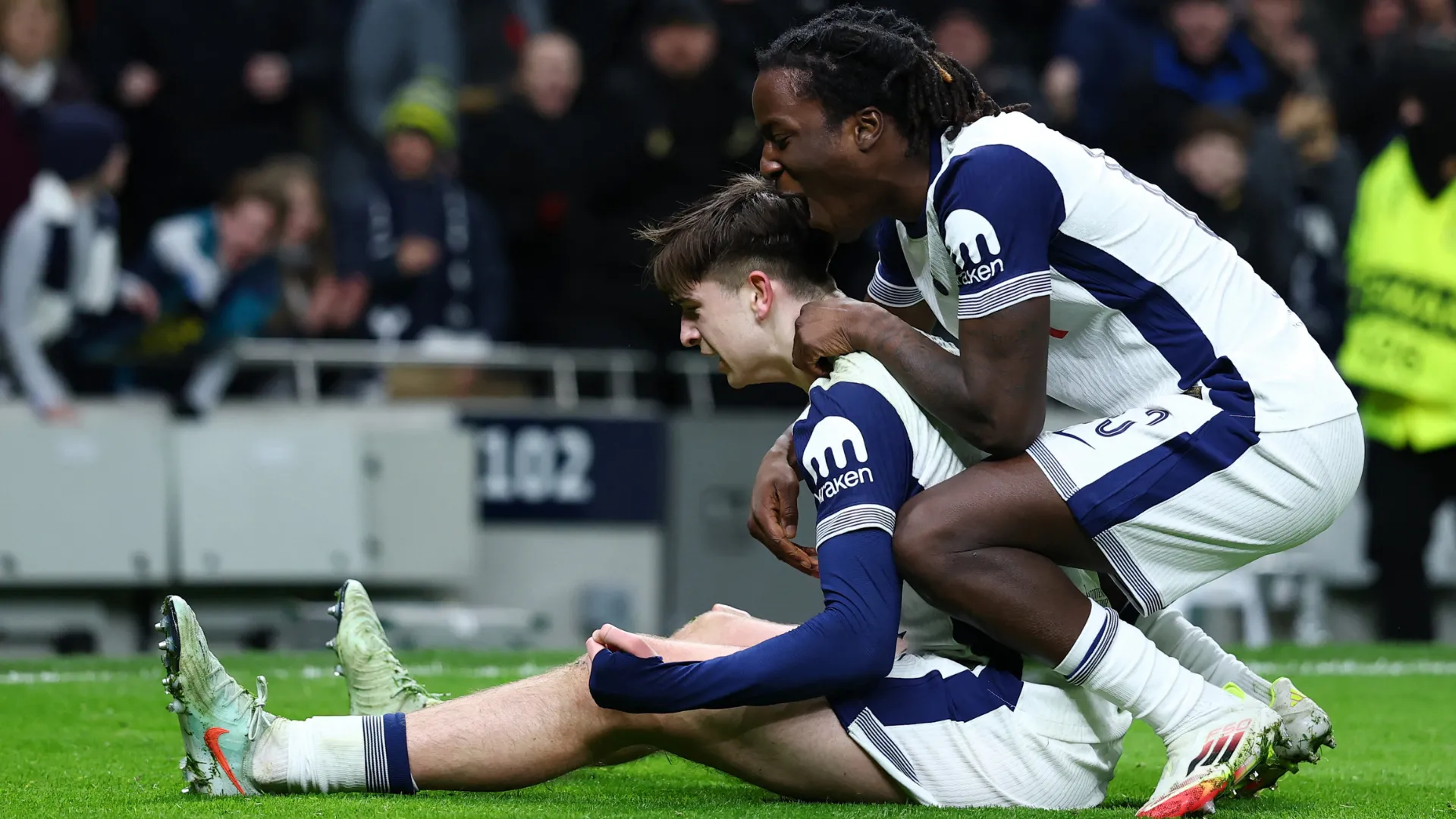 Mikey Moore, tài năng tấn công trẻ của Tottenham Hotspur