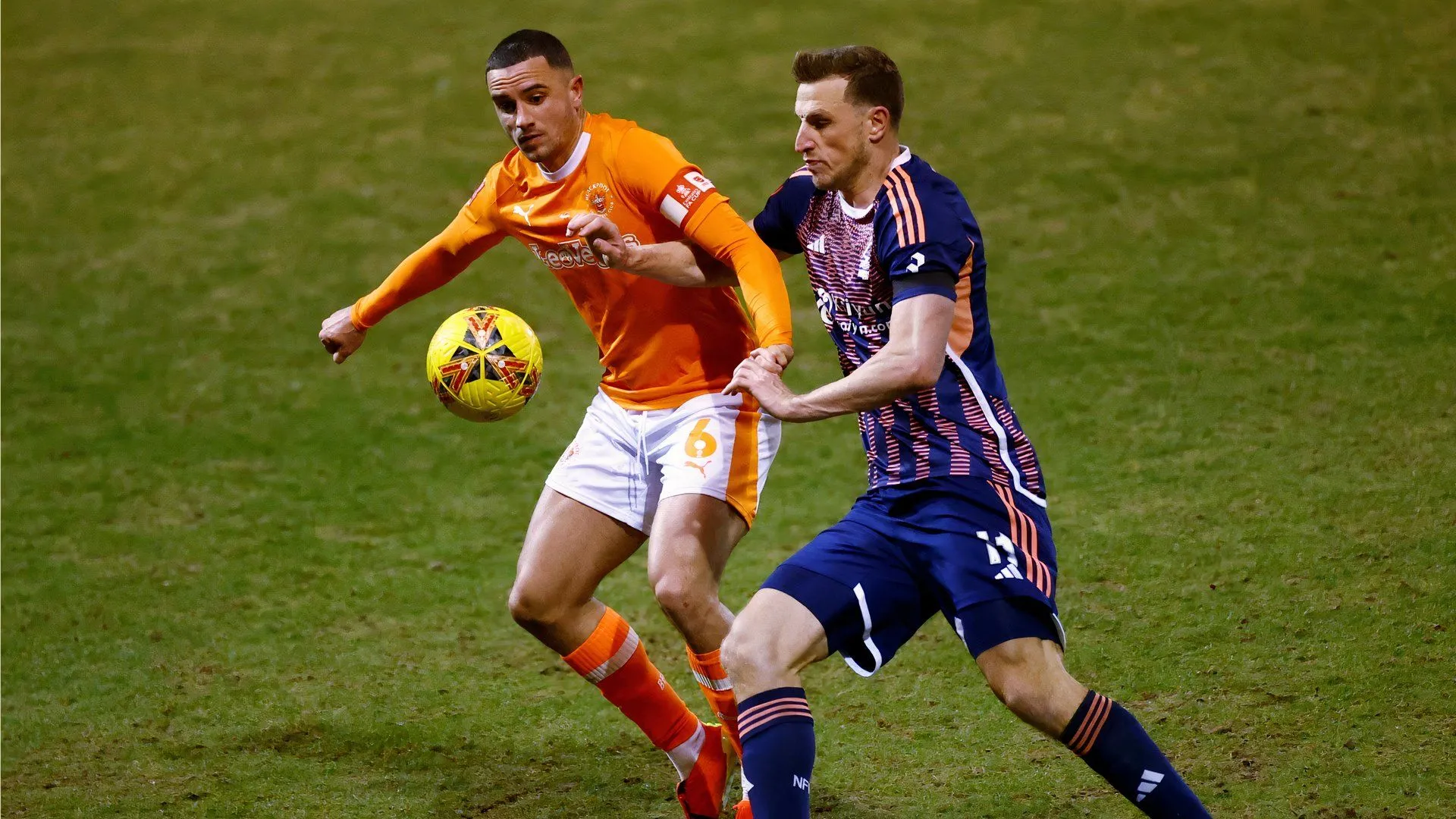 Ollie Norburn trong màu áo Blackpool, cầu thủ nhiều kinh nghiệm gia nhập Notts County