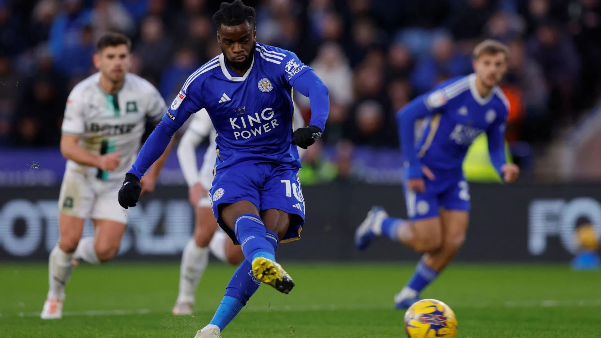 Stephy Mavididi trong trận đấu cho Leicester City tại Championship