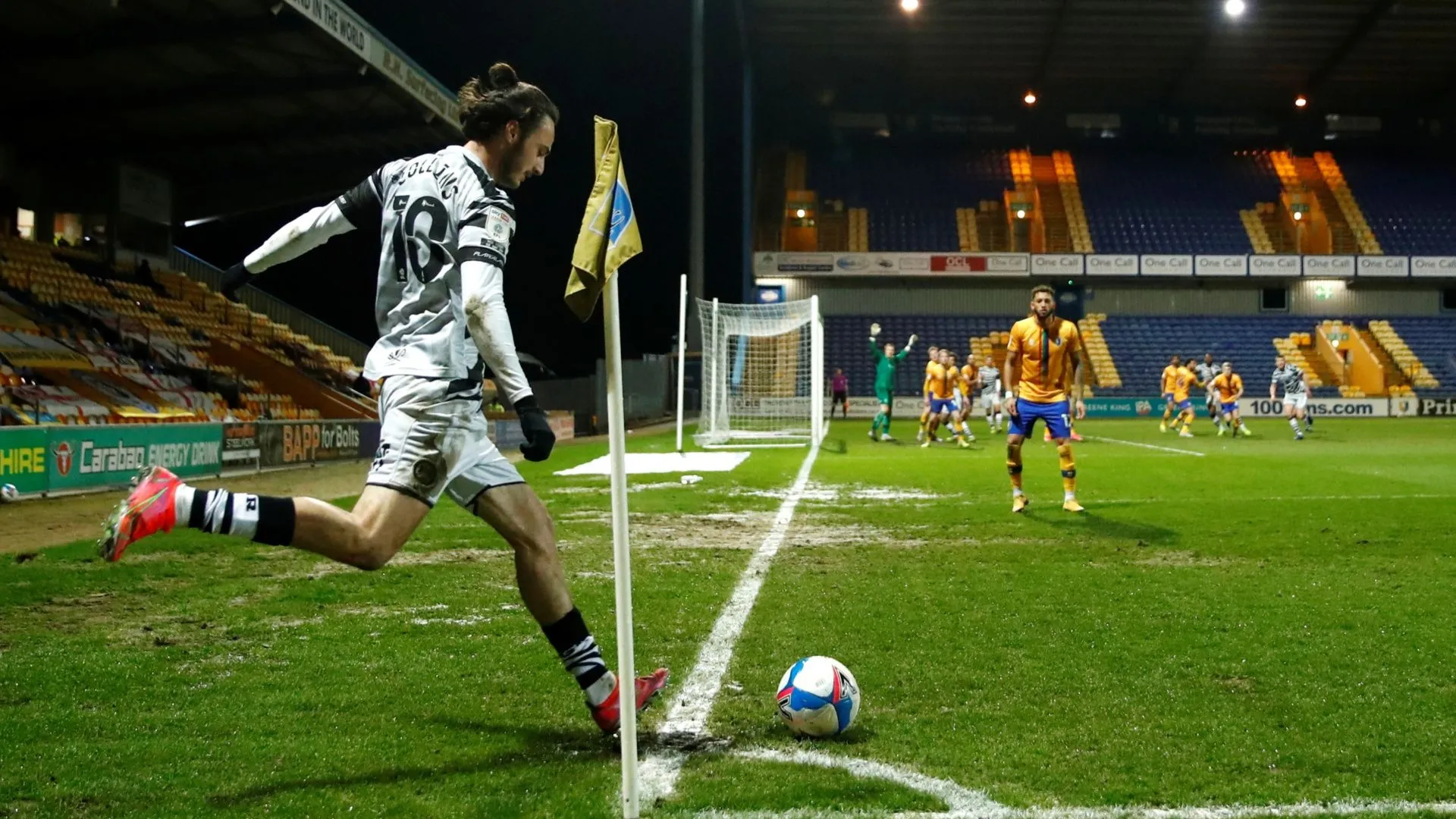 Tiền đạo Aaron Collins trong một trận đấu cho Bolton Wanderers