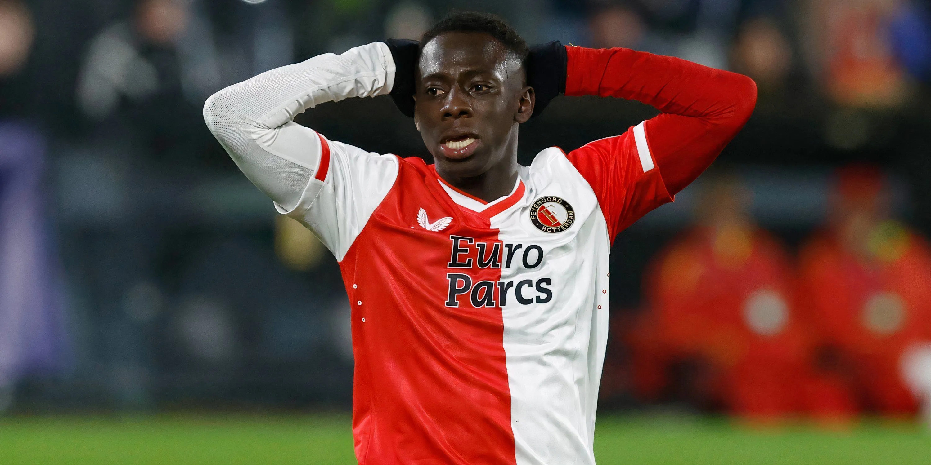 Yankuba Minteh trong màu áo Feyenoord, cầu thủ được Arsenal quan tâm