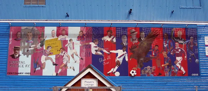 Bức tranh tường vĩ đại khắc họa lịch sử và niềm tự hào của Crystal Palace tại Selhurst Park.