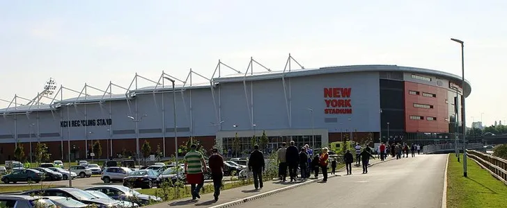 Cận cảnh mặt ngoài sân New York Stadium