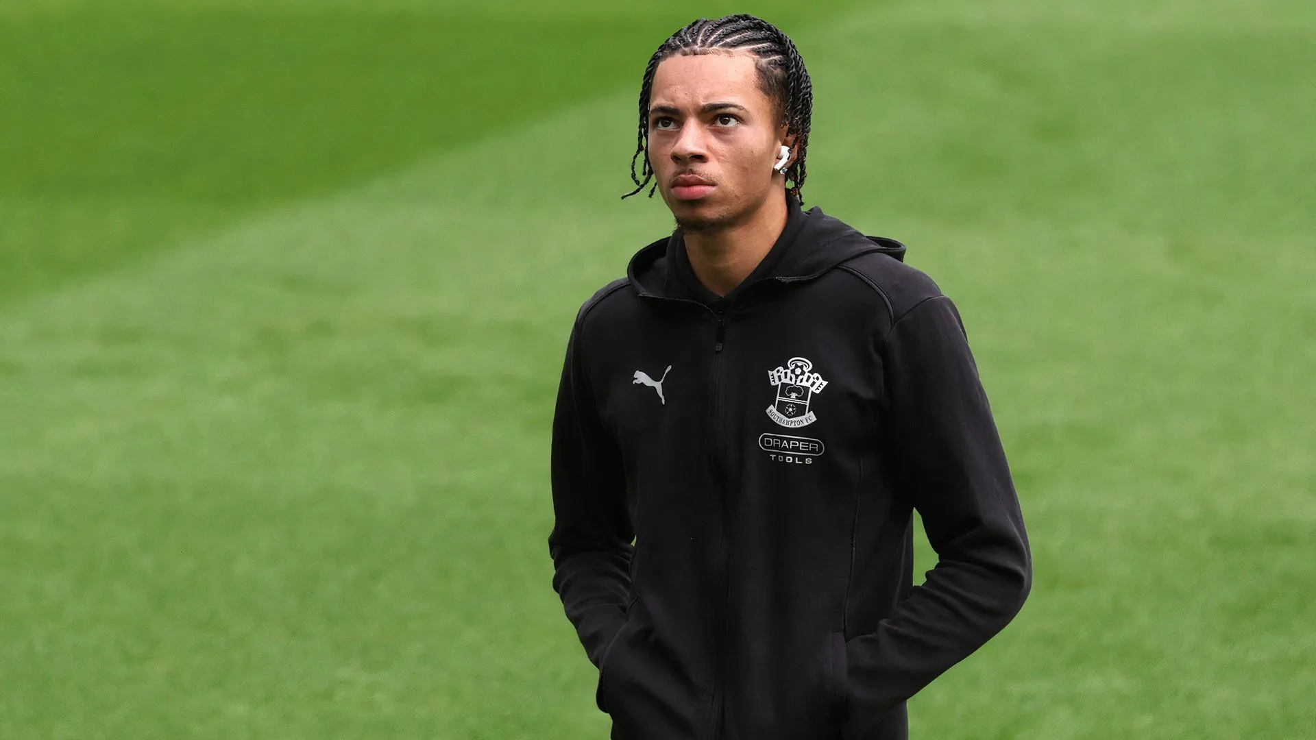 Chân dung cầu thủ chạy cánh trẻ Samuel Edozie của Southampton