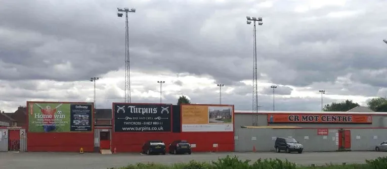 Cổng vào (turnstiles) của sân vận động The Lamb Ground, Tamworth, nơi đón tiếp người hâm mộ