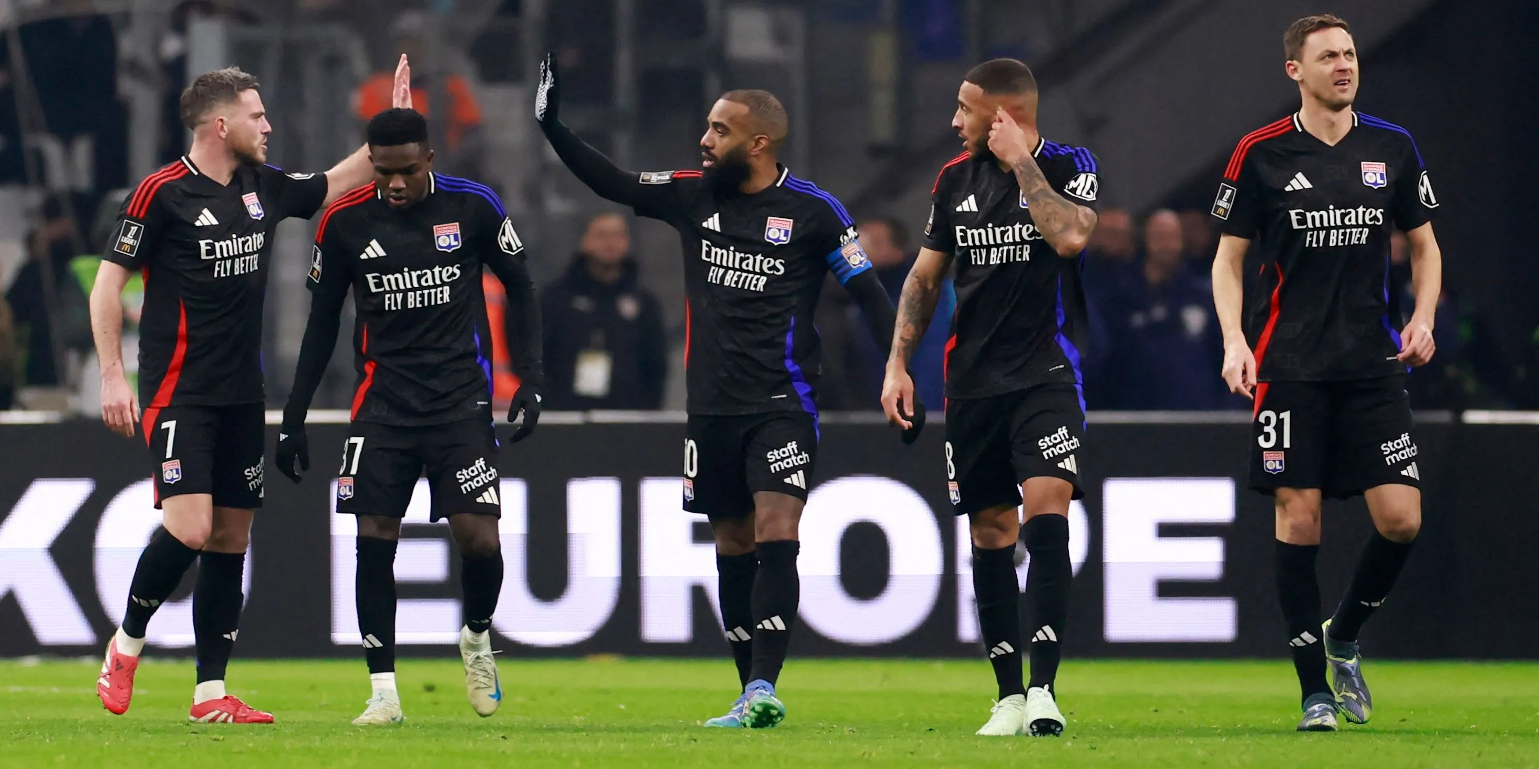 Corentin Tolisso của Lyon ăn mừng bàn thắng cùng đồng đội, một mục tiêu tiềm năng của Manchester United