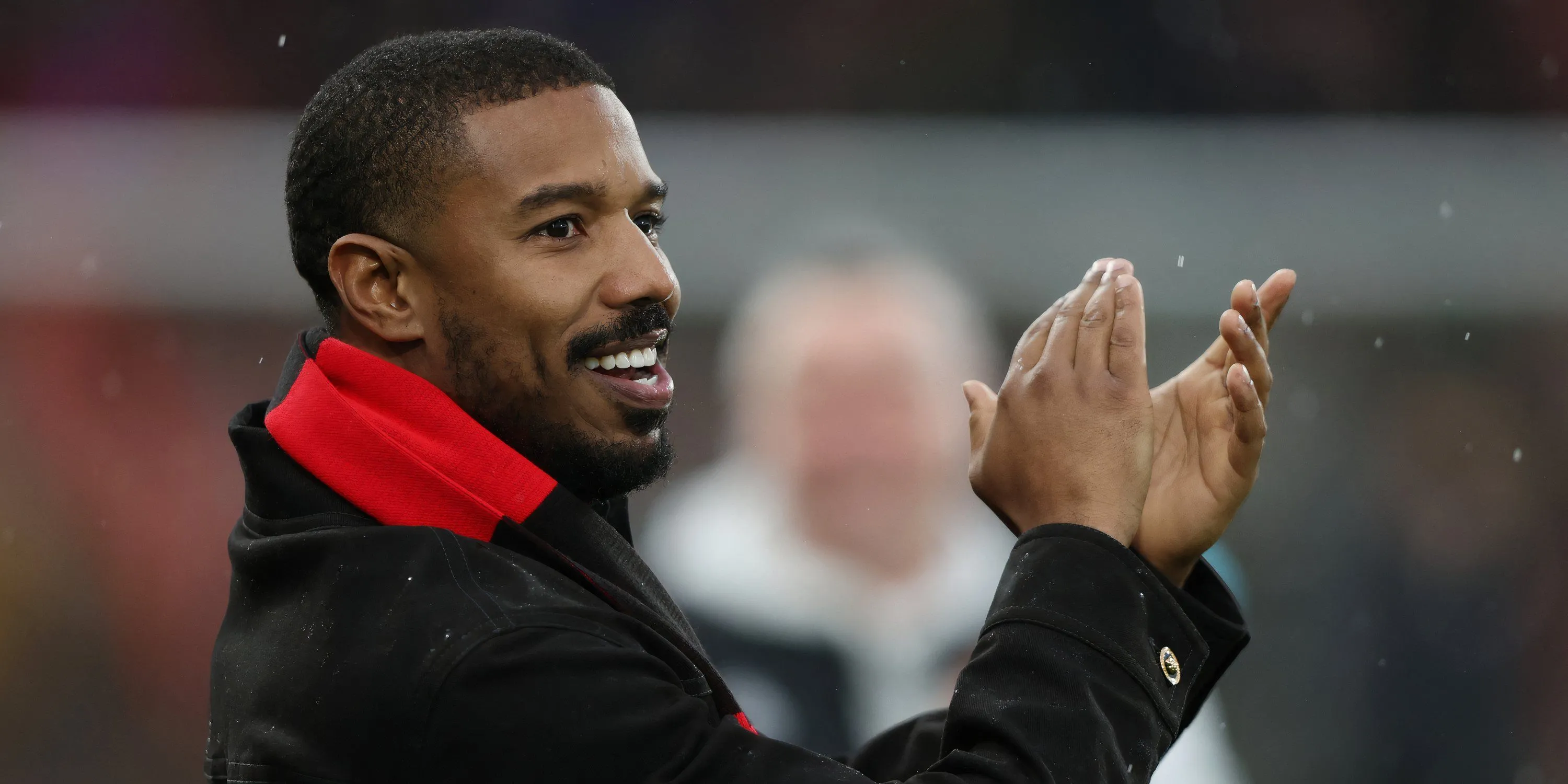 Diễn viên Michael B. Jordan với phong thái tự tin, đại diện cho nhóm đầu tư vào AFC Bournemouth, mang đến sức sống mới cho CLB này.