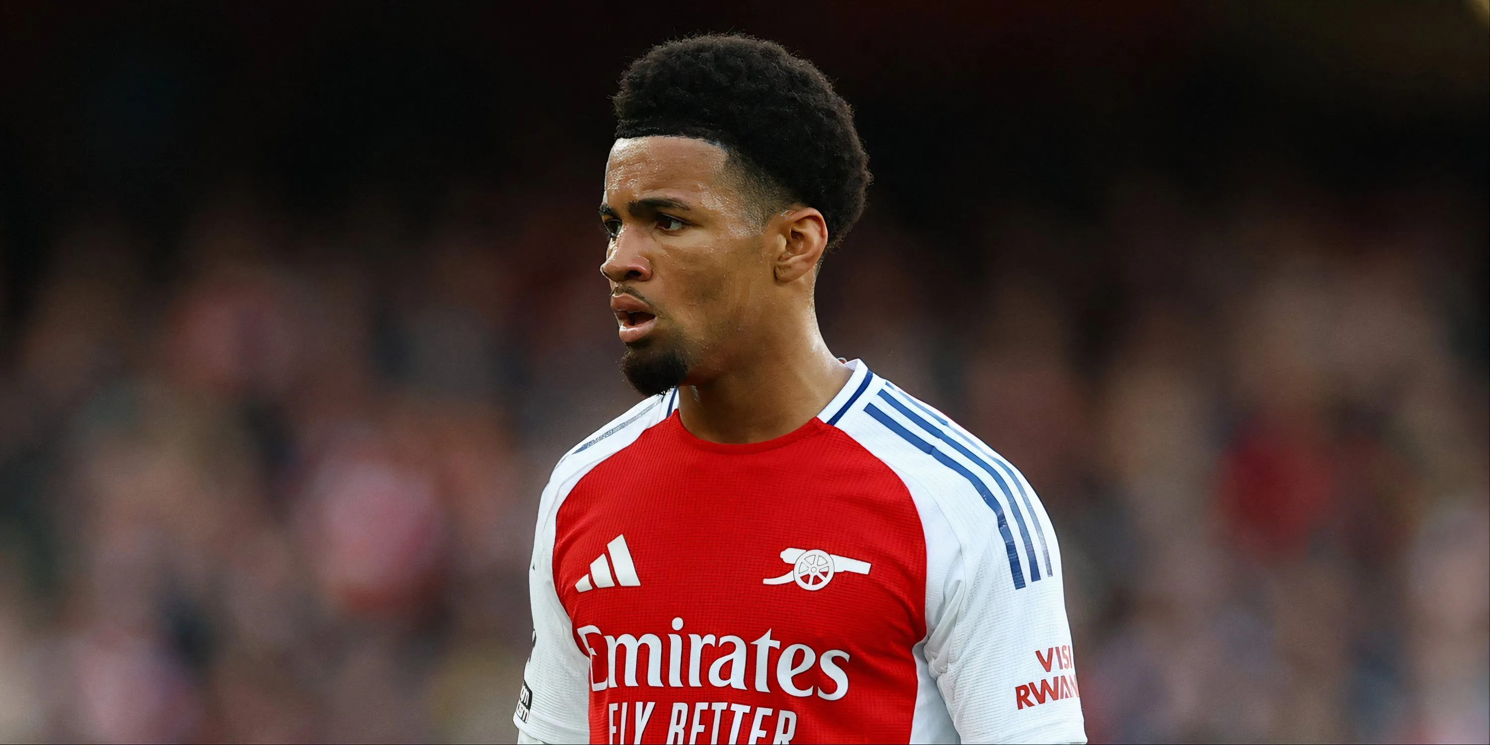 Ethan Nwaneri trong màu áo Arsenal, tiền vệ tấn công đầy triển vọng của học viện Hale End