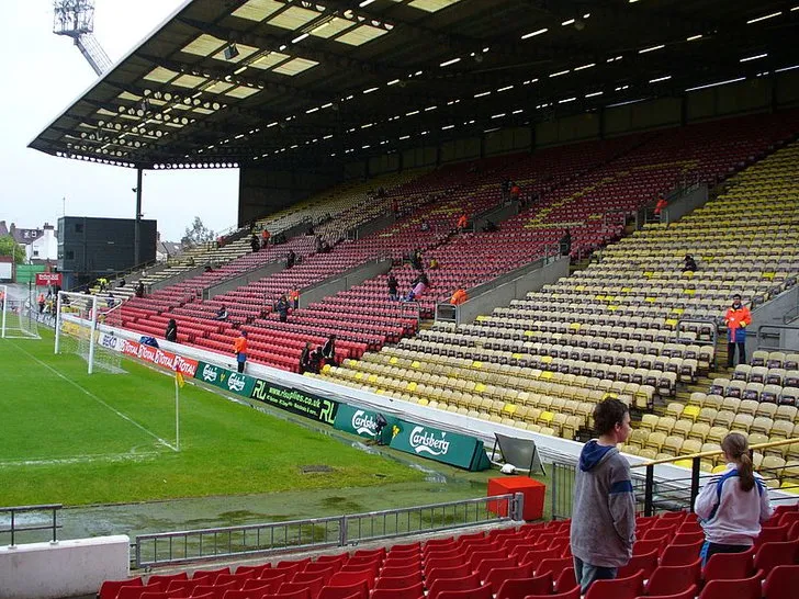 Góc nhìn khán đài Rookery tại sân Vicarage Road, nơi tập trung CĐV cuồng nhiệt của Watford