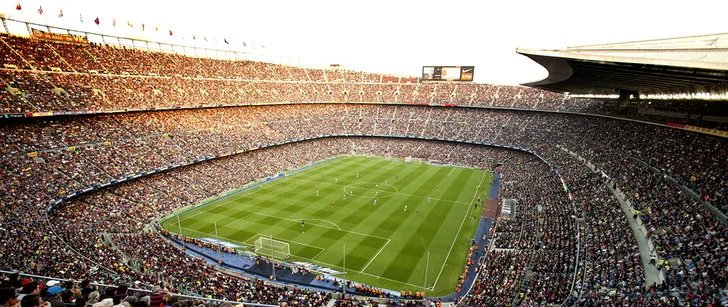 Góc nhìn toàn cảnh sân Camp Nou từ khán đài cao nhất, choáng ngợp