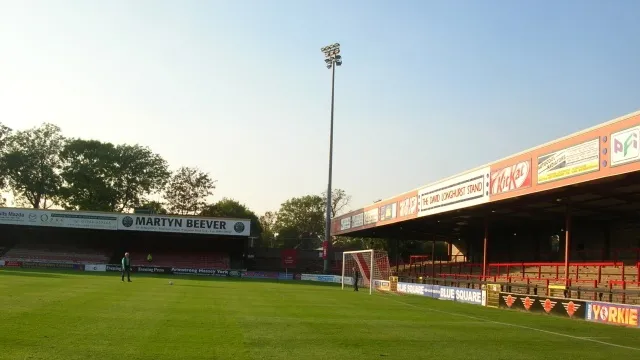 Góc nhìn tổng thể sân Bootham Crescent, nơi chứng kiến bao thăng trầm của câu lạc bộ York City.