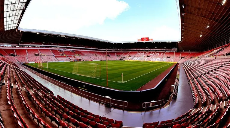 Góc nhìn từ khán đài Sân vận động Ánh sáng, bao quát sân cỏ và không khí trận đấu của Sunderland