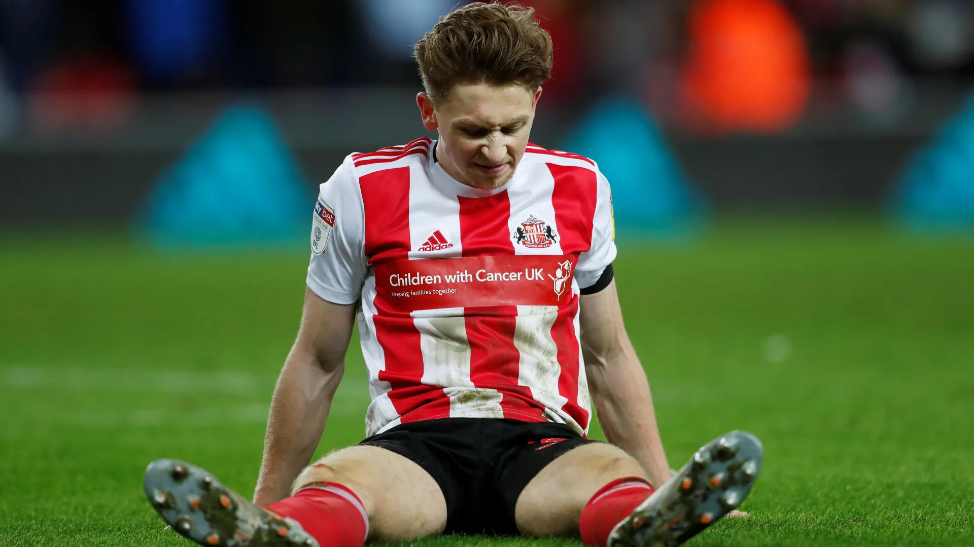 Hậu vệ cánh tấn công Denver Hume trong màu áo Grimsby Town