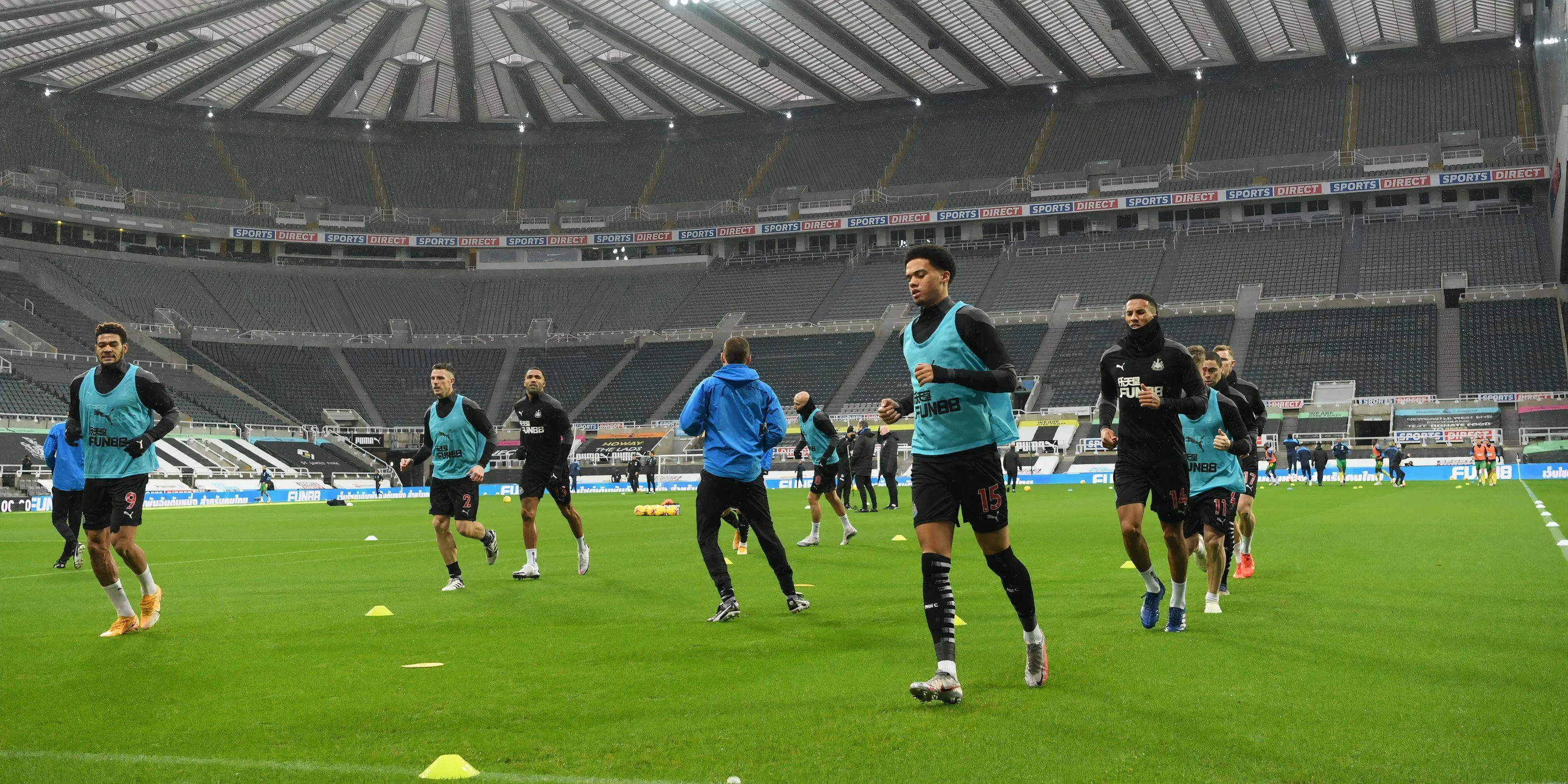 Hậu vệ Jamal Lewis trong màu áo Newcastle United tại Premier League