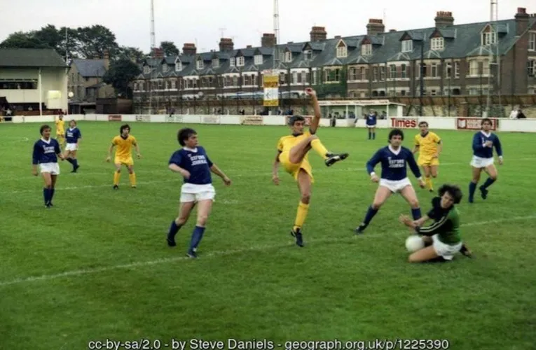 Hình ảnh một trận đấu của Oxford City FC năm 1981, khoảnh khắc đáng nhớ