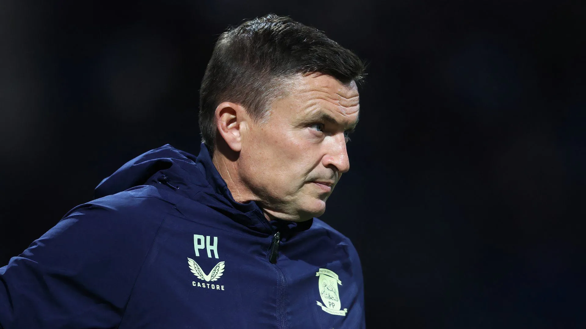 HLV Paul Heckingbottom trên sân tập của Preston North End