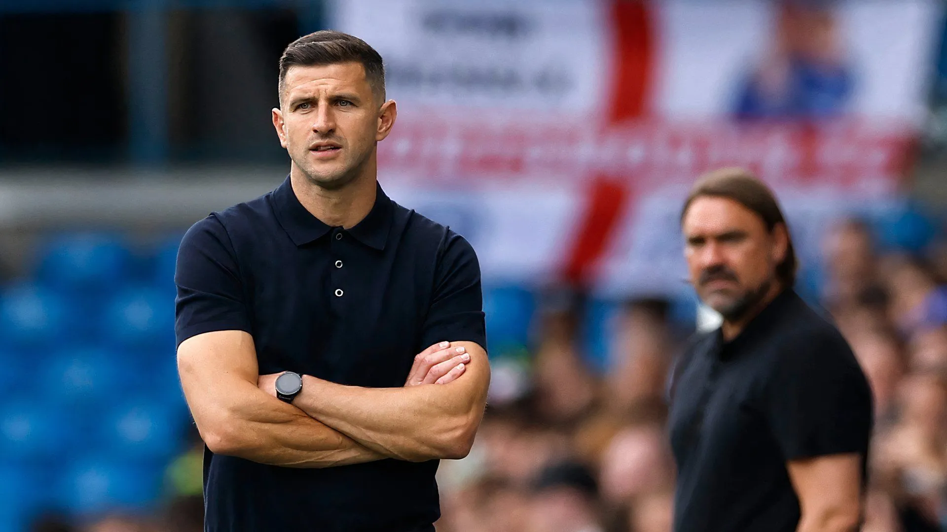 HLV Portsmouth John Mousinho trên sân Fratton Park