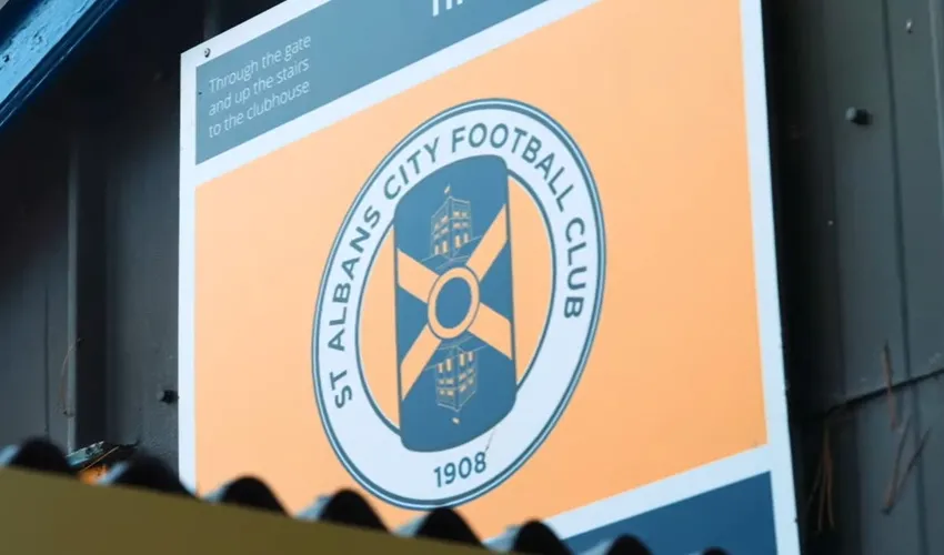 Huy hiệu chính thức của câu lạc bộ St Albans City FC