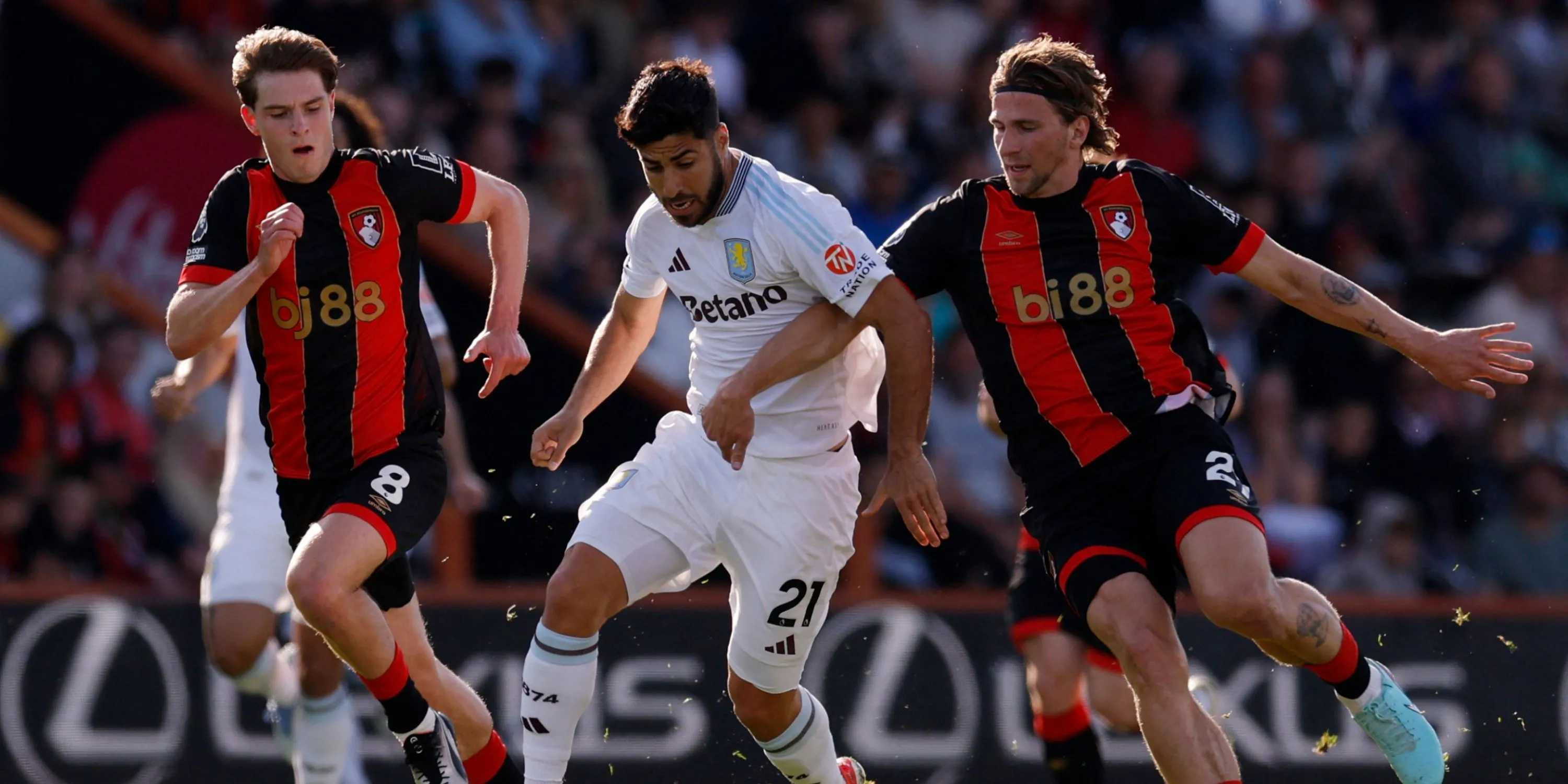 Illia Zabarnyi, trung vệ xuất sắc của Bournemouth, trên sân cỏ