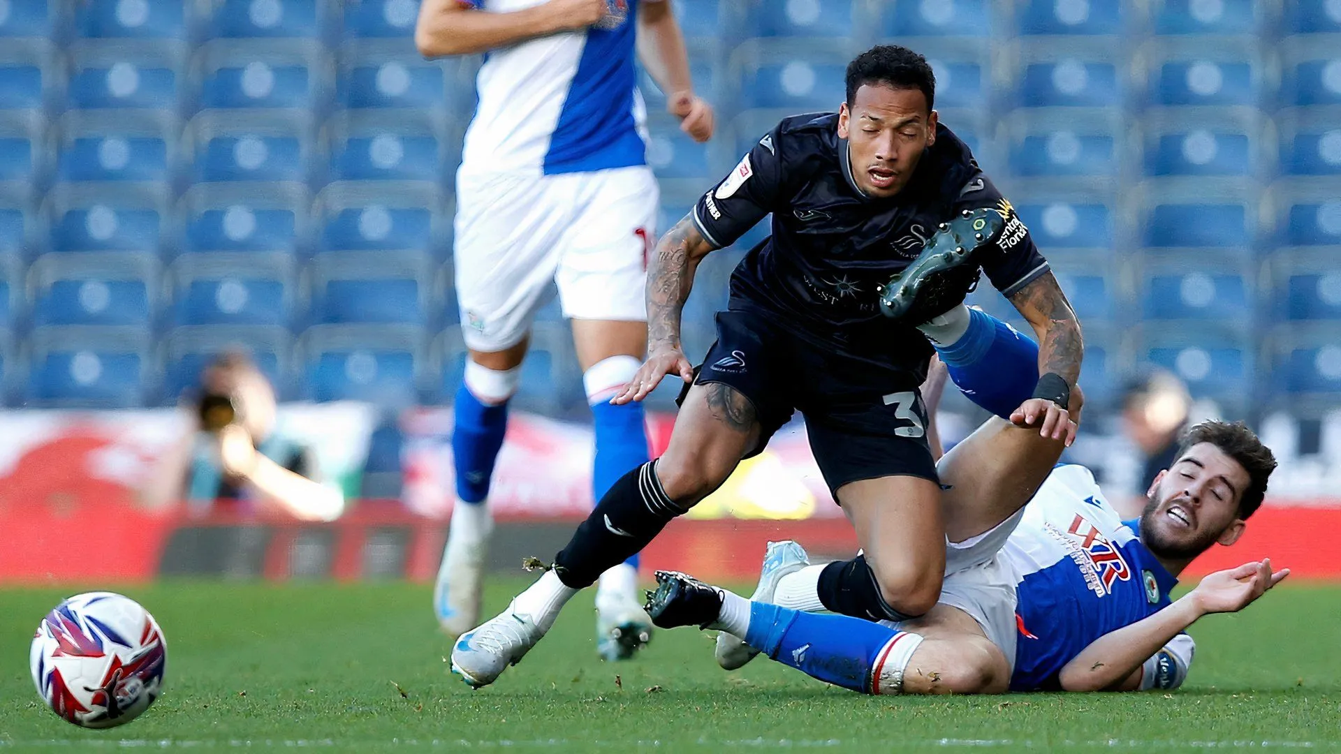Joe Rankin-Costello trong màu áo Blackburn Rovers tại giải hạng Nhất Anh