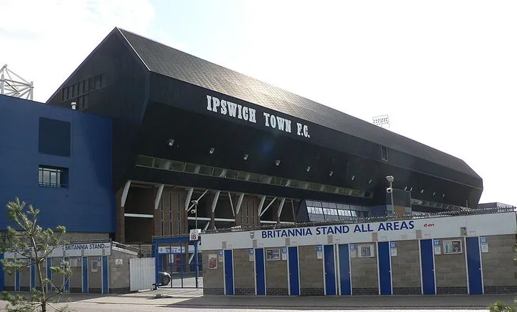 Khán đài Britannia Stand (nay là Magnus Group West Stand) của sân Ipswich