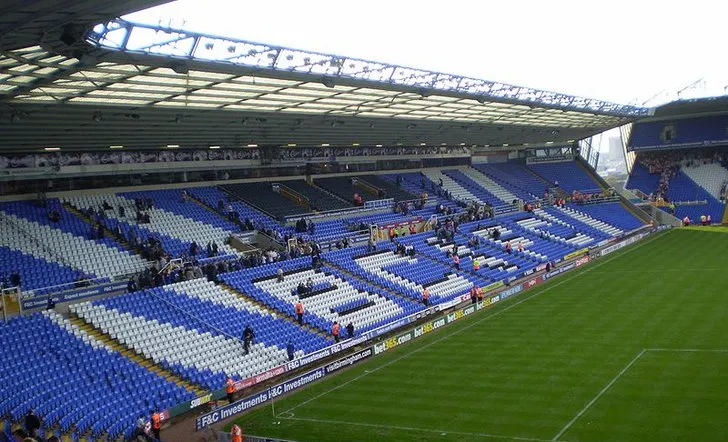 Khán đài chính (Main Stand) của sân vận động St. Andrew's