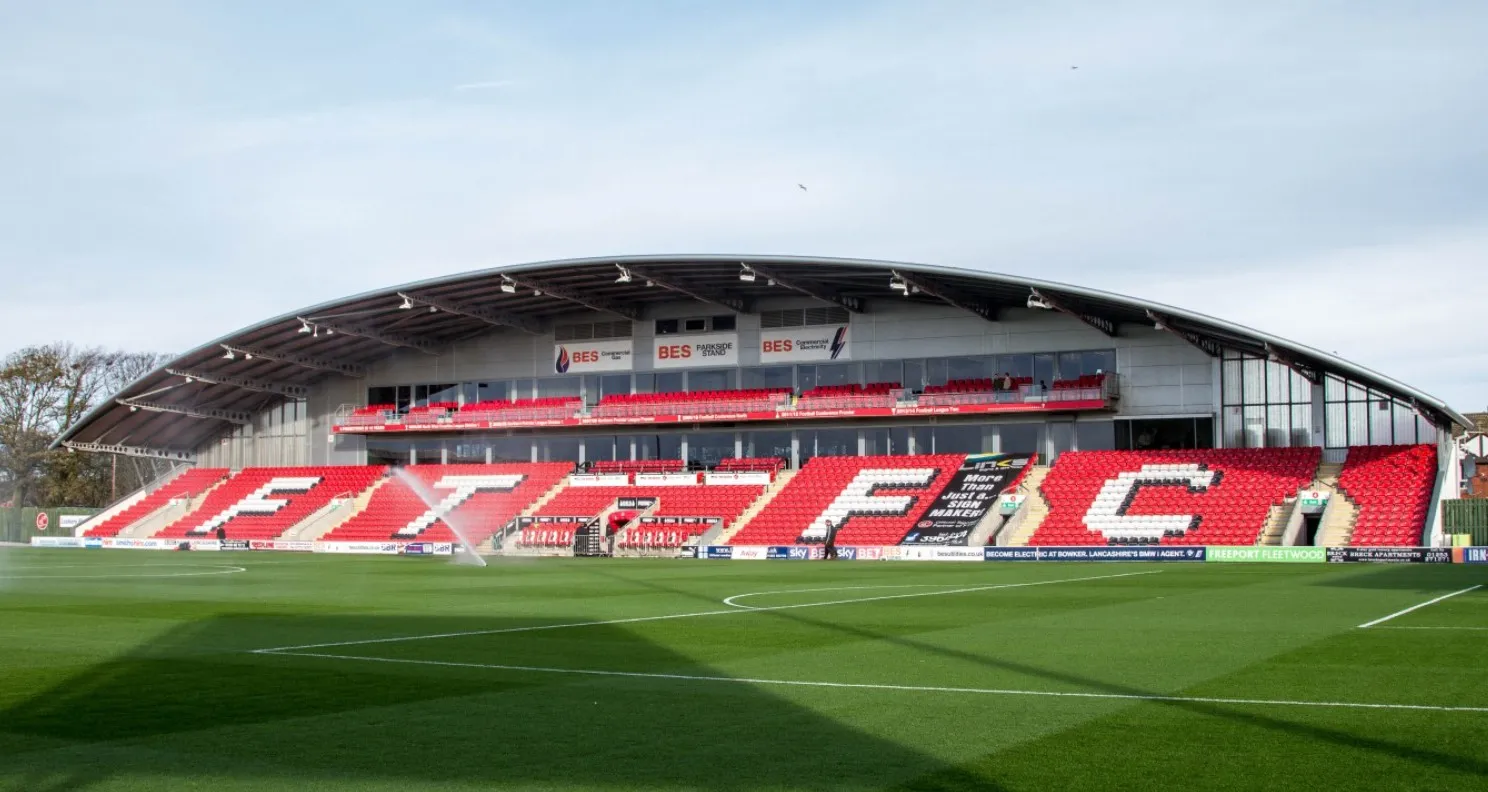 Khán đài chính Main Stand tại sân Highbury Fleetwood
