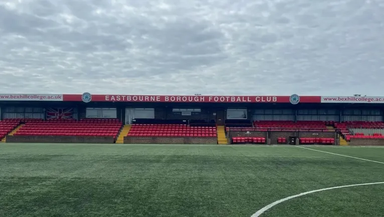 Khán đài chính Main Stand tại sân Priory Lane, trung tâm điều hành của câu lạc bộ