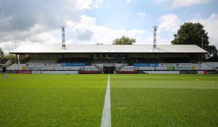 Khán đài chính Main Stand tại sân vận động Victory Park của Chorley FC