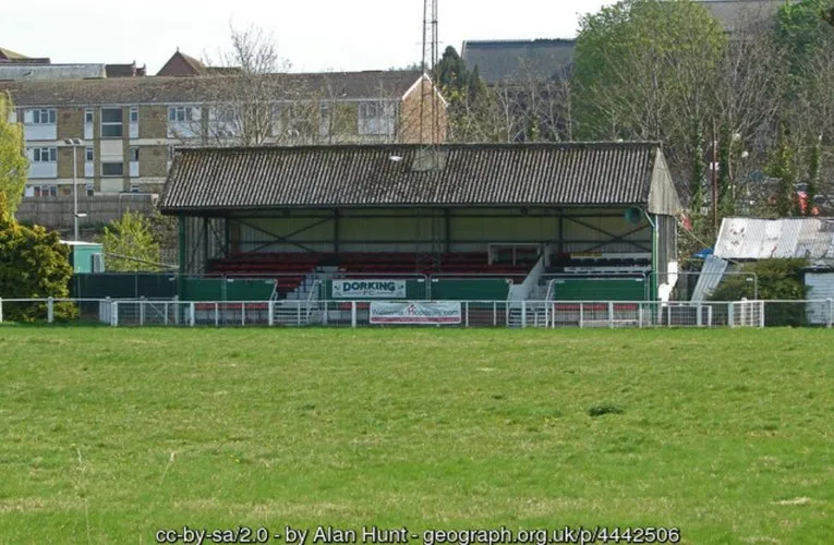 Khán đài cũ tại sân Meadowbank