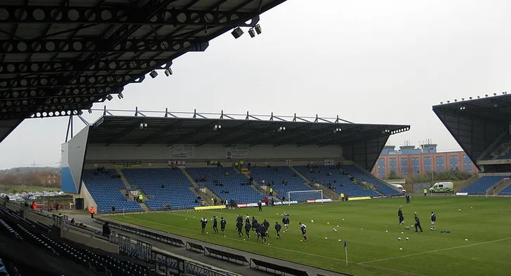 Khán đài East Stand, nơi tập trung CĐV cuồng nhiệt của Oxford United