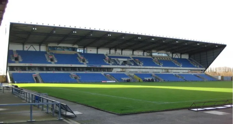 Khán đài South Stand hiện đại tại sân Kassam, Oxford