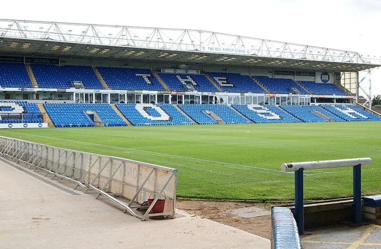 Khán đài tại Weston Homes Stadium, nơi các cổ động viên The Posh cuồng nhiệt cổ vũ