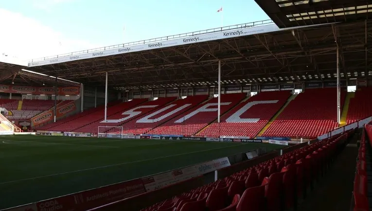 Khán đài The Kop tại sân Bramall Lane, nơi tập trung những cổ động viên cuồng nhiệt nhất của Sheffield United.