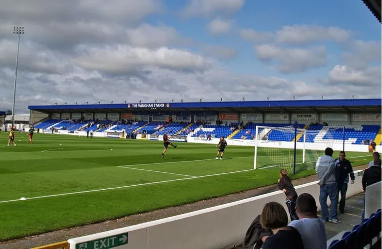 Khán đài Vaughan cũ tại Deva Stadium, một phần kiến trúc đặc trưng của sân Chester