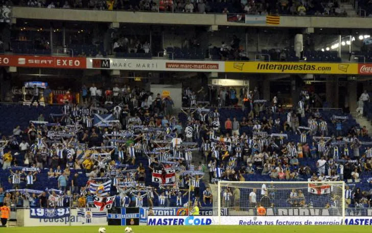Khán giả RCD Espanyol cuồng nhiệt theo dõi trận đấu từ khán đài Stage Front Stadium