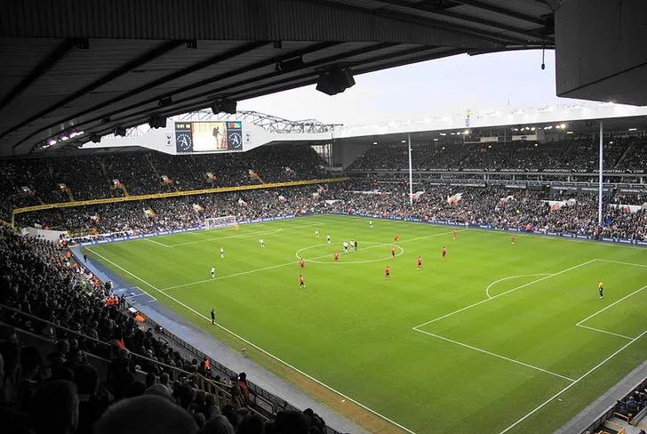 Khoảnh khắc trận đấu giữa Tottenham Hotspur và Blackburn Rovers trên sân White Hart Lane