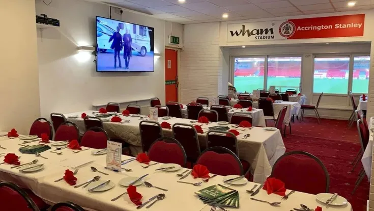 Không gian dịch vụ hospitality sang trọng tại sân Crown Ground của Accrington Stanley