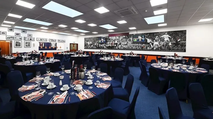 Không gian đón tiếp khách VIP tại sân Kenilworth Road