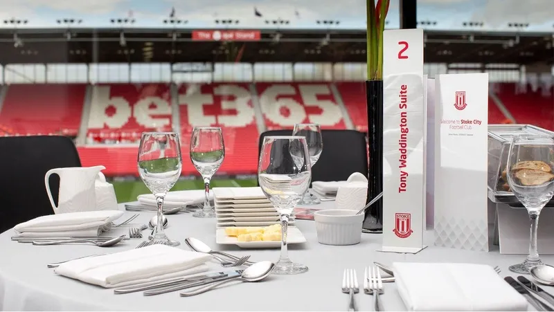 Không gian phòng chờ VIP và dịch vụ khách sạn cao cấp tại sân Bet365 Stadium