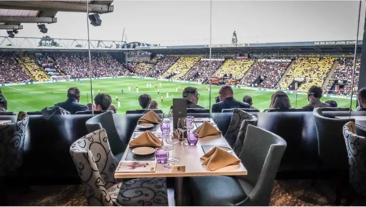 Không gian phòng Hospitality tại sân Vicarage Road, mang đến trải nghiệm bóng đá đẳng cấp