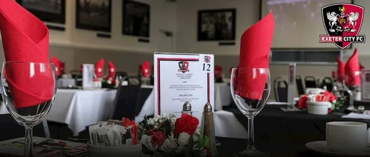 Không gian phòng khách VIP tại St. James Park Exeter, nơi cung cấp trải nghiệm đón tiếp đặc biệt cho các khách hàng của Exeter City FC.