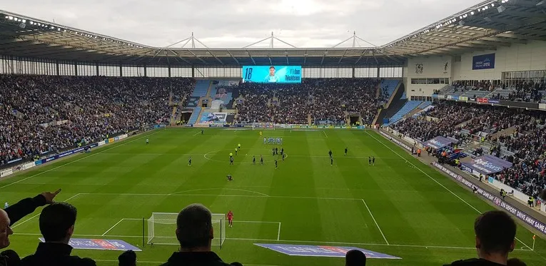 Không khí sôi động ngày thi đấu tại sân vận động Coventry Building Society Arena